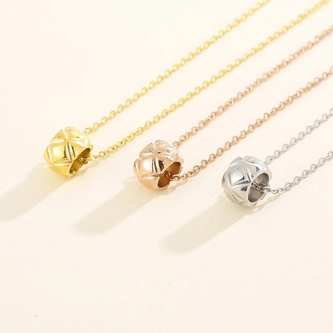 Collana Con Pendente A Rombi Trapuntati In Acciaio Inossidabile Perla A Tamburo Matelassé Placcato Oro Gioielli Per Donna