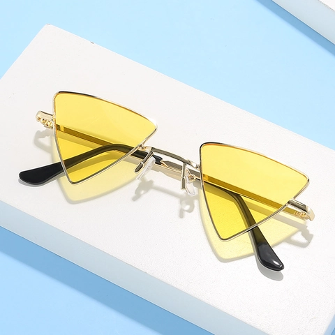 Driehoekige Zonnebril Mode Metalen Frame UV400 Bescherming Punk Stijl Brillen Voor Mannen Vrouwen Feest Outfits
