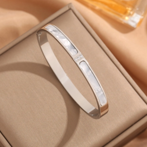 Brazalete Minimalista de Acero de Titanio y Nácar para Mujer Lujo Incrustación de Concha Tres Circones Oro Rosa Joyería