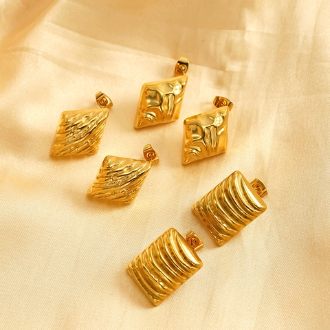 Vintage Strukturierte Geometrische Ohrstecker 18K Vergoldeter 304 Edelstahl Falten Rechteck Raute Schmuck Für Damen