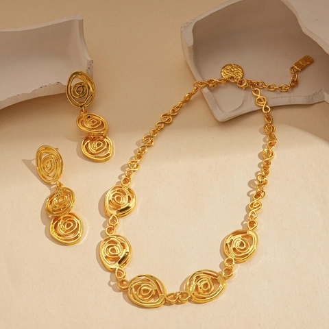 Retro Hollow Spiral Geometric Copper Necklace Vintage Gold Plated Jewelry For Women Chic Accessories