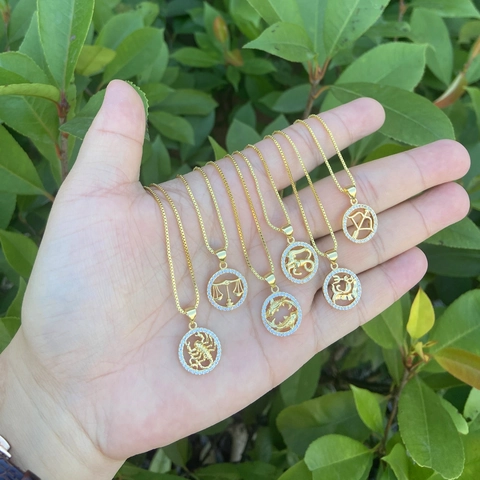 Zodiac Sign Necklace 12 Constellation Round Medallion Pendant 18K Gold Plated Copper Zircon Inlaid Dainty Box Chain Women