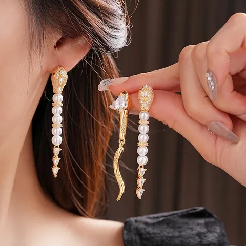 Schlangenform Lange Hängeohrringe Mit Zirkonia Imitation Künstliche Perle Kupfer Basis Silber Ohrring Stecker Französisch Retro Schmuck