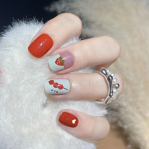 Press On Nails Short Round Glossy Strawberry Sugar-Coated Haws Heart Pattern Cute Sweet Artificial Finger Nails