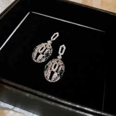 Orecchini Pendenti A Testa Di Serpente Ovali Cavi Con Zirconi Bianchi Pietre Verdi E Perno In Argento Stile Vintage