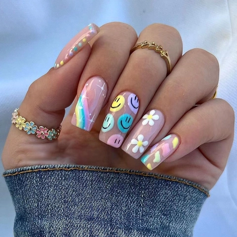 Kunstnagels Press On Glimlach Gezicht Regenboog Madeliefje Lange Vierkante Kleurrijke Kunstnagels Voor Vrouwen Zoete Stijl