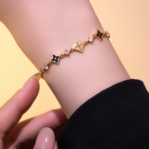 Four Leaf Clover Flower Bracelet Titanium Steel Zircon Enamel Light Luxury Versatile Hand Jewelry For Women