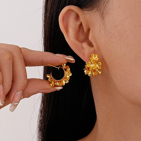 Elegant Flower Cluster C-Shaped Hoop Earrings Gold Plated Metal With Silver Earring Post Vintage Style Women