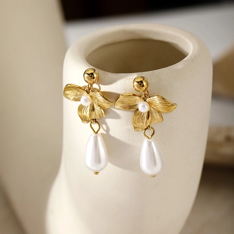 Pendientes Colgantes De Flor Y Perla Artificial De Lágrima Chapado En Oro De 18K Acero Inoxidable 304 Con Poste De Resina
