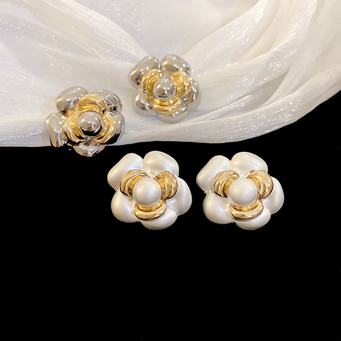 Vintage Camellia Flower Stud Earrings Alloy 3D Layered Contrast Color Jewelry With Silver Earring Post For Women French