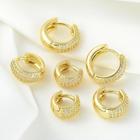 Orecchini A Cerchio Huggie In Rame Placcato Oro 18K Zircone Geometrico Gioielli Di Moda Per Donne