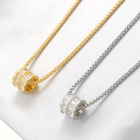 Collier Pendentif Cylindre en Cuivre Plaqué Or 18K Minimaliste pour Femmes Mode Strass Chaîne de Clavicule Bijoux Cadeau