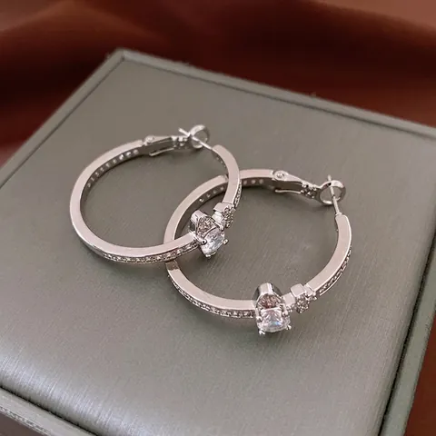 Nuovi Orecchini A Cerchio Saturno Ovali Moda Zircone Intarsiato Gioielli In Rame Con Perno In Argento Per Donne