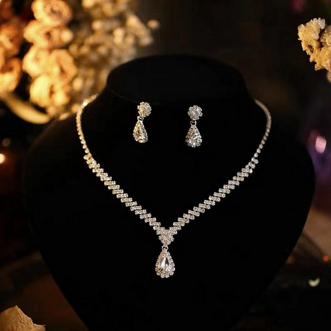 Elegantes Wassertropfen Strass Legierung Halskette Und Ohrringe Für Damen Luxuriöse Silber Ton Bankett Hochzeit Party Schmuck