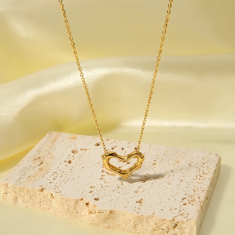 Collar Con Colgante De Corazón Hueco Acero Inoxidable Chapado En Oro De 18K Cadena De Clavícula Geométrica Irregular