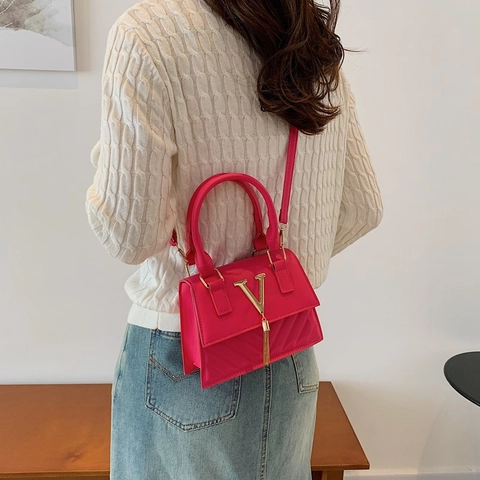 Women Shoulder Bag PU Leather Quilted Square Handbag With Metal V Logo And Tassel Vintage Casual Crossbody Bag
