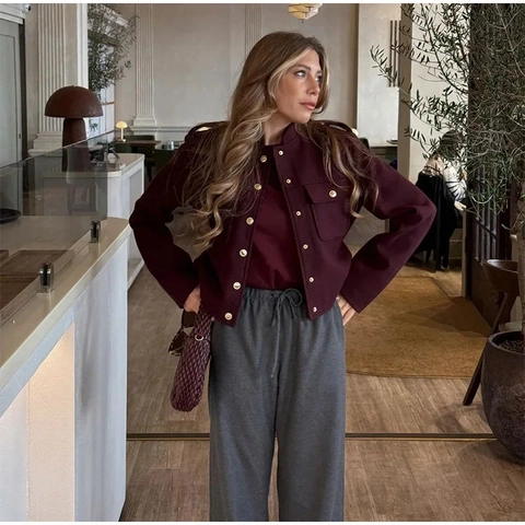 Chaqueta Corta Mujer Color Vino Textura Lana Cuello Alto Doble Botonadura Botones Metálicos Vintage Elegante Abrigo