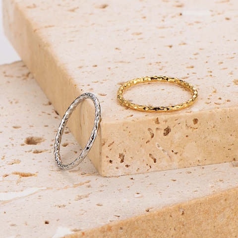 Anillo De Acero Inoxidable 304 Minimalista Martillado Ondulado Brillante Banda Delgada Apilable Moda Para Mujer