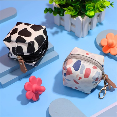 Mini Pacifier Holder Bag PU Leather Cube Shape Storage Case With Metal Clip For Diaper Bag Accessory Waterproof Portable
