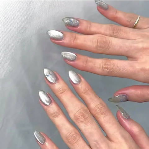 Press On Nagels Zilveren Kattenoog Blauwe Strik Amandelvorm ABS Kunstnagels Glanzend Elegante Manicure Voor Dames