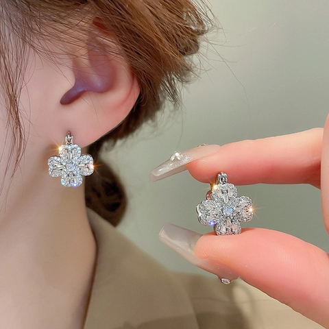 Vierblättriges Kleeblatt Creolen Kupfer Zirkonia Mit Edelstahl Ohrring Post Blumen Schmuck Für Frauen Silberfarben