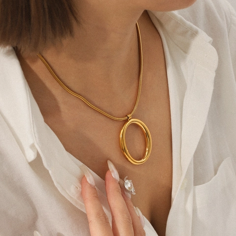 Collana In Acciaio Inossidabile Catena A Serpente Ciondolo Ovale Cavo Minimalista Di Alta Gamma Accessorio Da Donna