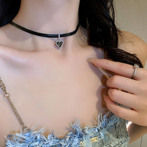 Collar Choker De Corazón Gótico Con Banda De Cuero Negro Y Colgante De Cristal De Circonio Joyas Punk Chic Para Mujer