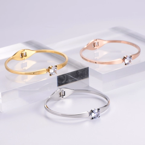 Bracciale Rigido Classico In Acciaio Inossidabile Per Donna Con Zircone Cubico Tondo Placcato Oro 18K Gioielli