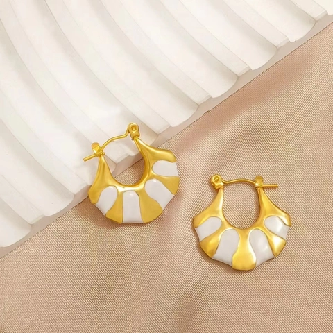 Orecchini A Cerchio A Forma Di Ventaglio Acciaio Inossidabile Placcato Oro 18K Smalto Motivo A Conchiglia Geometrico Retro