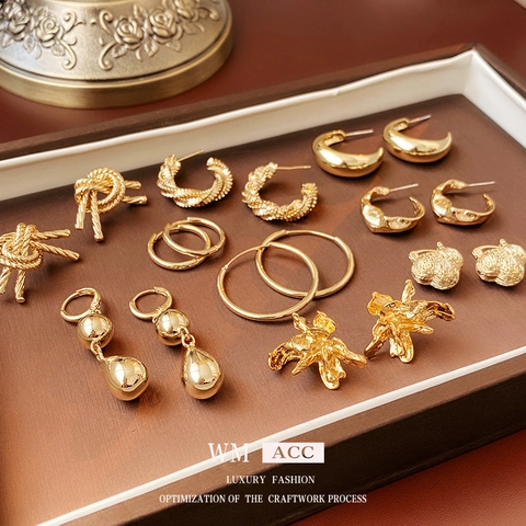 Orecchini A Cerchio Intrecciati Con Nodo Geometrico In Ottone Con Perno In Argento Gioielli Chic Minimalisti Da Donna