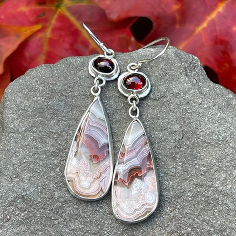 Orecchini Pendenti Boho In Agata Crazy Lace E Granato Pietra Naturale Con Gancio In Argento Antico Per Donna