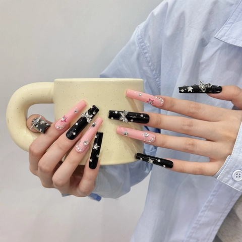 Handgefertigte Lange Sarg Aufpressnägel Y2K Punk Schwarz Rosa Schleifen Sterne Strass Luxus Kunstnägel Für Damen