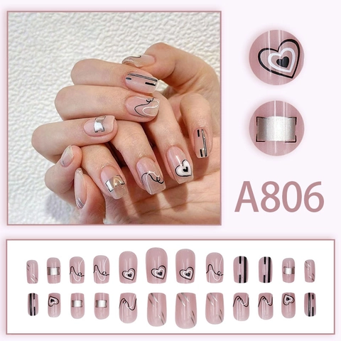 Press On Nagels Nude Roze Met Hartjespatronen En Zilveren Lijnen Minimalistische Kunstnagels Voor Elegante Vrouwen Om Op Te Plakken