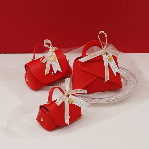 Mini PU Leather Wedding Candy Boxes Portable Gift Bags With Ribbon Metal Charm For Party Favors European Style