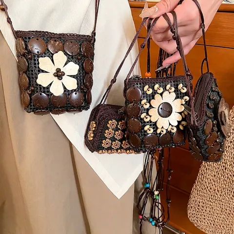 Handgefertigte Mini Umhängetasche Kokosnussschale Holzperlen Ethno Boho Blumen Dekor Kleine Schultertasche Damen