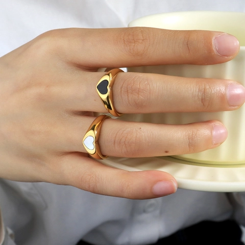 Bague Chevalière Coeur Plaqué Or 18K Acier Inoxydable 316L Incrustation Coquille Style Rétro Français Bijoux Femme