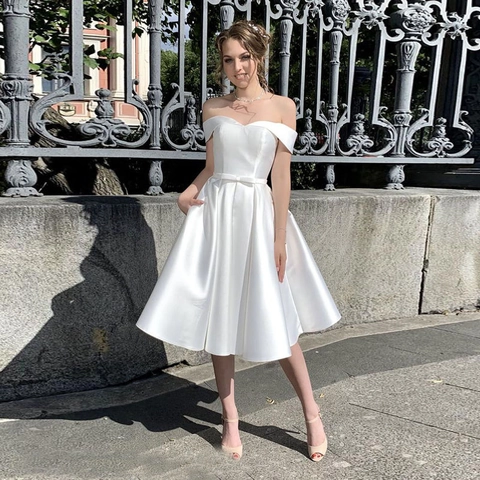 Off The Shoulder Satijnen Trouwjurk Midi A-Lijn Ivoor Bruidsjurk Met Strikriem En Vetersluiting Elegant