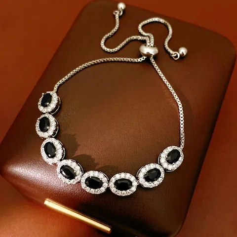 Bracciale Regolabile Con Halo In Zircone Ovale Rame Tonalità Argento Elegante Chiusura Scorrevole Gioielli Donna