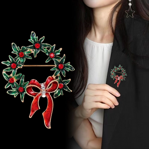 Rhinestone Christmas Wreath Brooch Pin For Women Alloy Enamel Bowknot Holly Leaf Festive Party Dress Suit Accessory Jewelry Gift