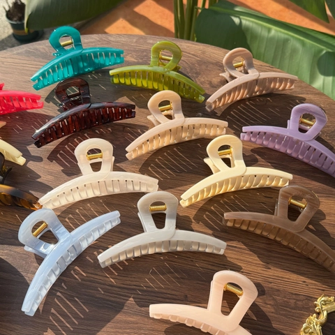 Large Hair Claw Clip Hollow Out Butterfly Buckle Cellulose Acetate Resin Strong Hold Styling Accessory For Women