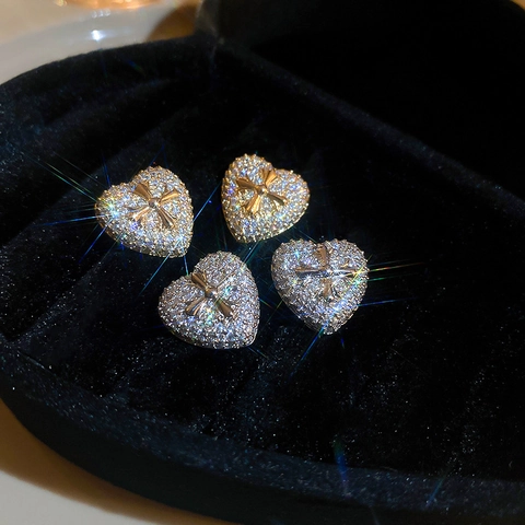 Herzförmige Kupfer Ohrstecker Mit Zirkon Mikropavé Und Kreuzdetail Silber Ohrringstecker Vintage Luxus Für Frauen