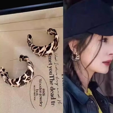 Vintage Leopard Print C-Shape Hoop Earrings With Fabric Leather Wrapped And Silver Earring Post For Women Retro Fashion