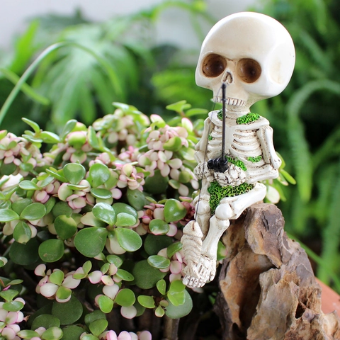 Statuetta Scheletro Pescatore Resina Dettaglio Muschio Miniatura Halloween Arredamento Gotico Ornamento Da Giardino Scultura Scrivania