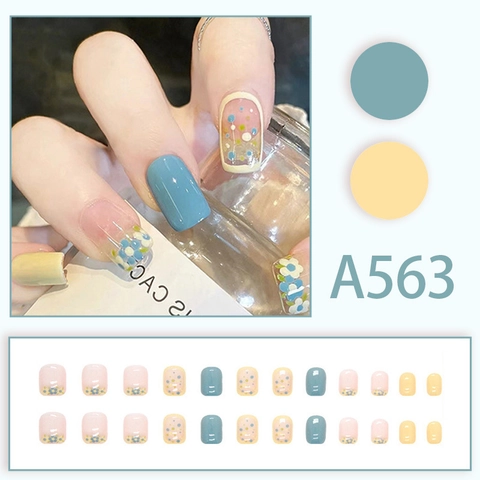 Short Square Press On Nails Floral Daisy Polka Dot Pattern Removable Resin False Nails Sweet Fresh Style For Women