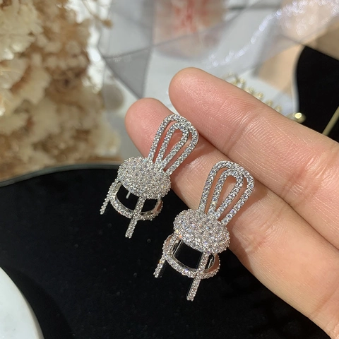 Orecchini A Lobo A Forma Di Sedia Unica Con Micro Pavé Di Zirconia E Perno In Argento Sterling 925 Gioielli