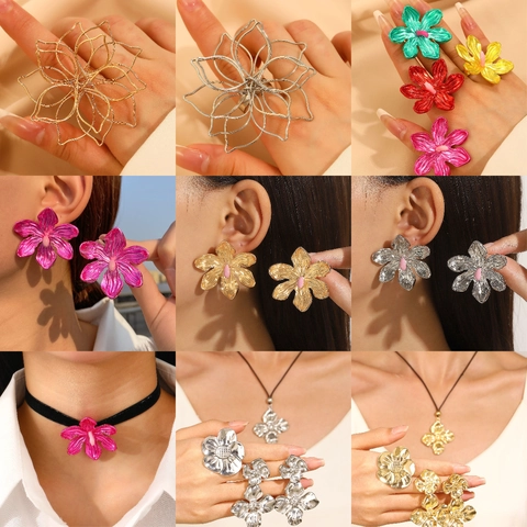 Retro Exaggerated Hollow Flower Ring For Women Simple Style Metal Alloy Rhinestone Artificial Pearl Jewelry Statement Floral Ring