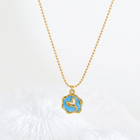 French Vintage Blue Enamel Fish Tail Pendant Necklace Titanium Steel Gold Irregular Round Plate Hollow Whale Tail Jewelry