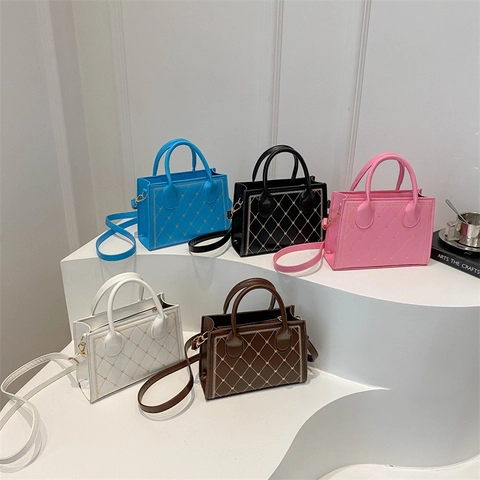 Women Crossbody Handbag PU Leather Heart Quilted Embroidery Small Square Bag Golden Hardware Elegant Fashion Retro