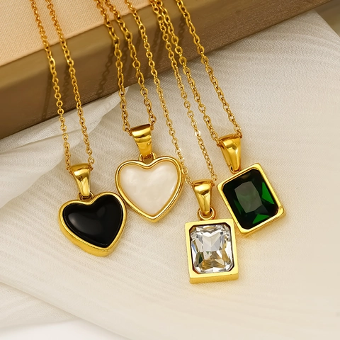 Collana Con Pendente A Cuore E Zircone Taglio Smeraldo Acciaio Inossidabile Placcato Oro 18K Gioielli Per Donna