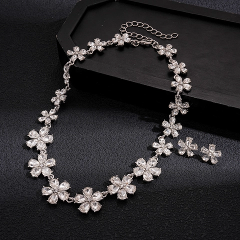 Parure Bijoux Collier Et Boucles Oreilles Fleur Alliage Strass Élégant Rétro Style Luxe Pour Femmes Tige Argent